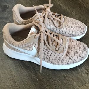 Tan Nike Tanjuns size 7